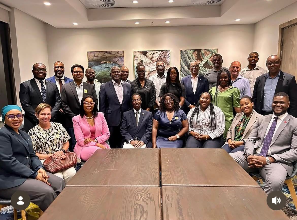 Membros do Rotary Club of Maputo Metro em ação comunitária